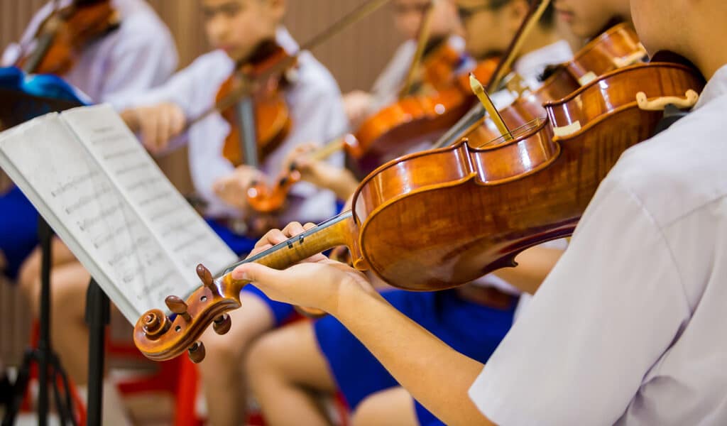 strings-small-1024×600-2-LST943776-1