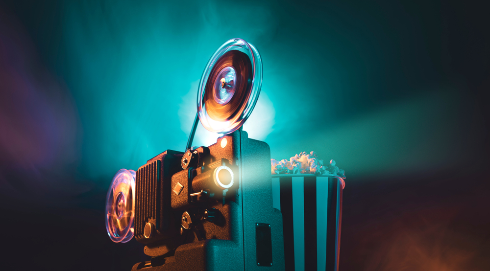 Vintage,Old,Fashioned,Projector,In,A,Dark,Room,Projecting,A